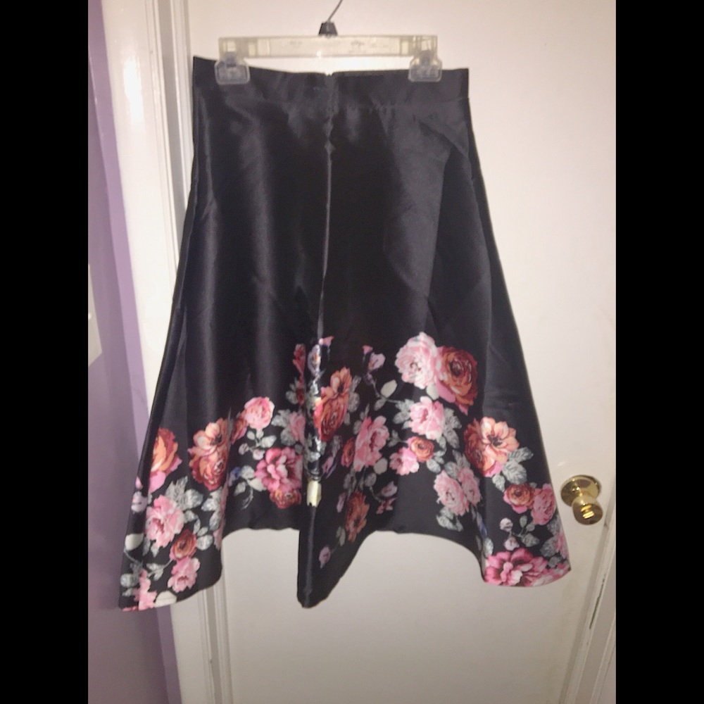 Mid Skirt With Floral Pattern